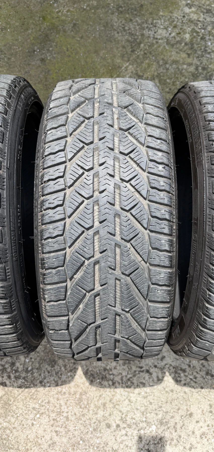 Гуми Зимни 225/40R18, снимка 3 - Гуми и джанти - 54759910