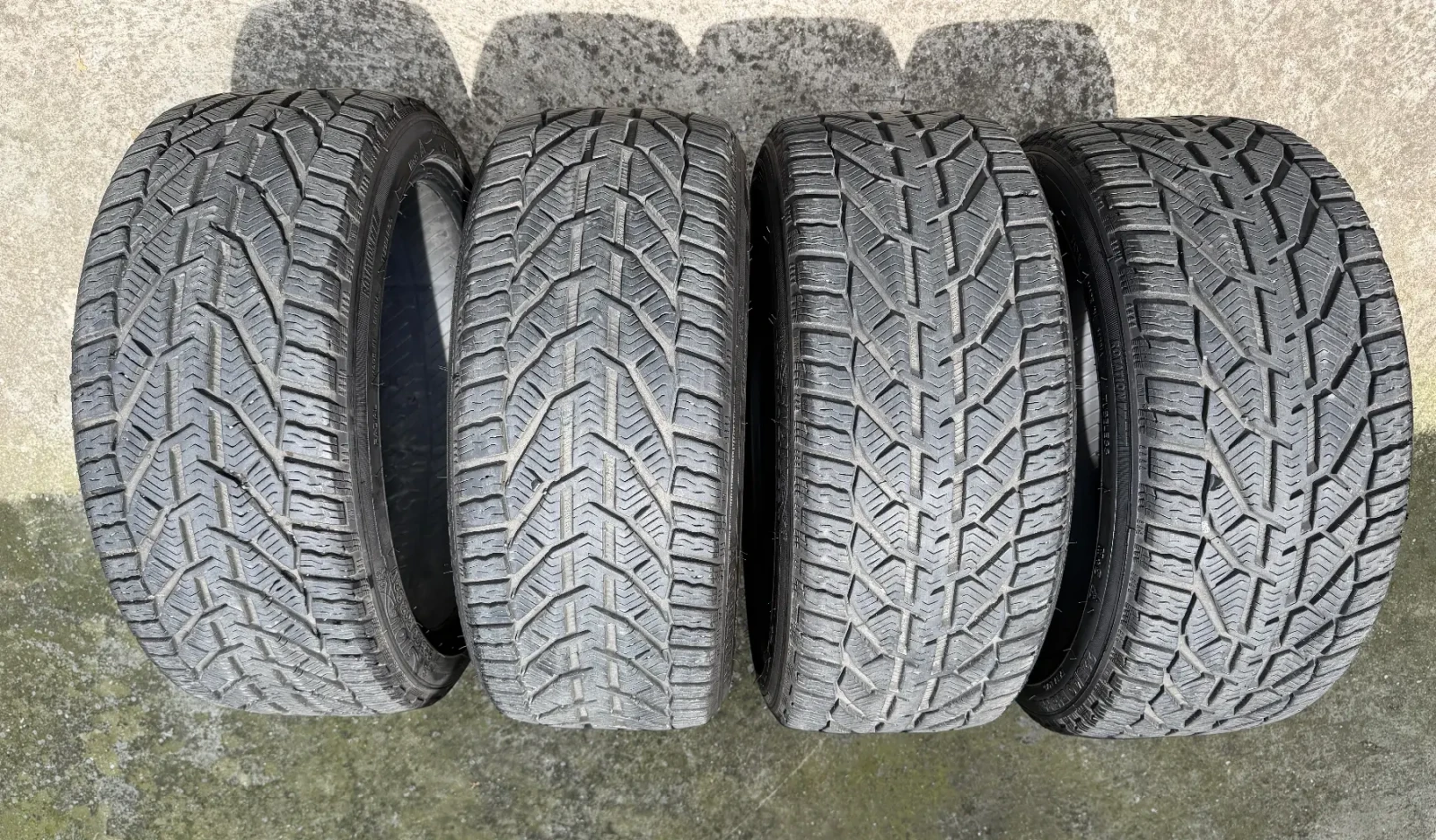 Гуми Зимни 225/40R18