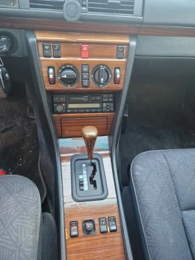 Mercedes-Benz E 220 124, снимка 11