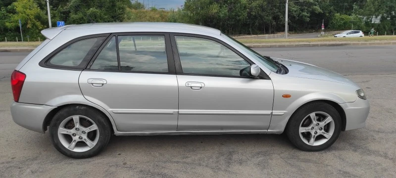 Mazda 323, снимка 2 - Автомобили и джипове - 47448018