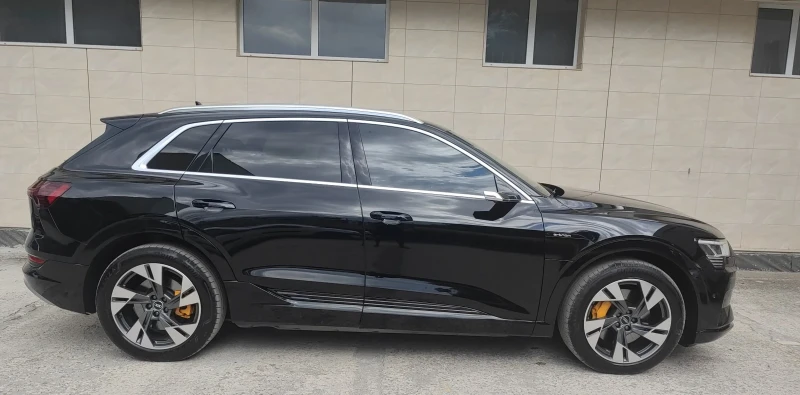 Audi E-Tron, снимка 7 - Автомобили и джипове - 52069290
