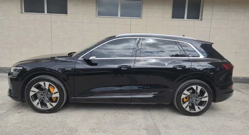 Audi E-Tron, снимка 11 - Автомобили и джипове - 52069290
