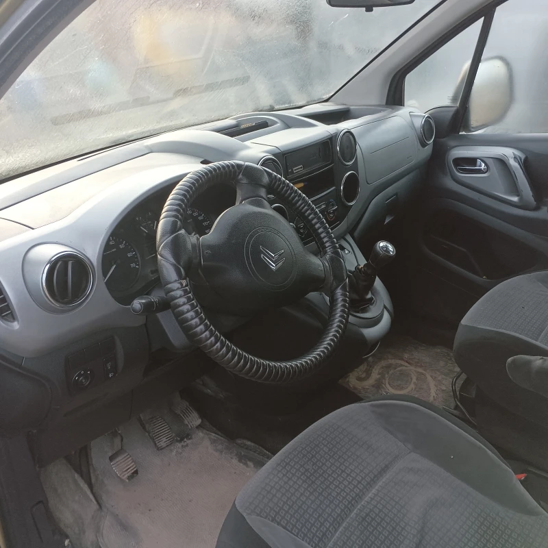 Citroen Berlingo Товарен , снимка 5 - Автомобили и джипове - 52282367