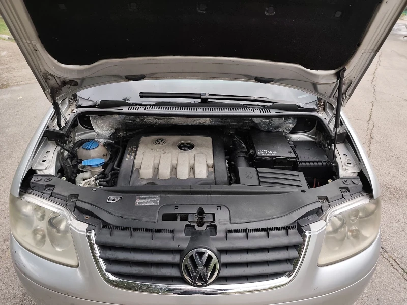 VW Touran, снимка 13 - Автомобили и джипове - 52923911