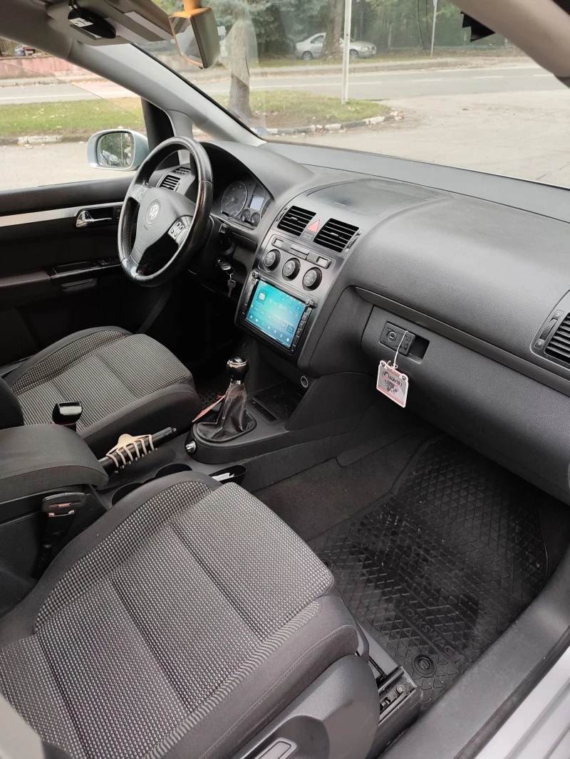VW Touran, снимка 12 - Автомобили и джипове - 52923911