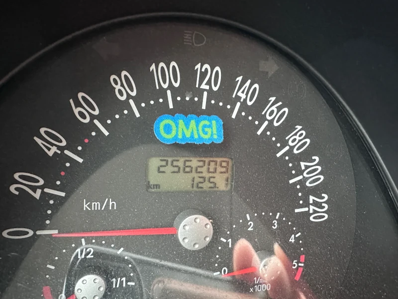 VW New beetle, снимка 9 - Автомобили и джипове - 53509806