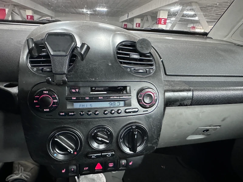 VW New beetle, снимка 8 - Автомобили и джипове - 53509806