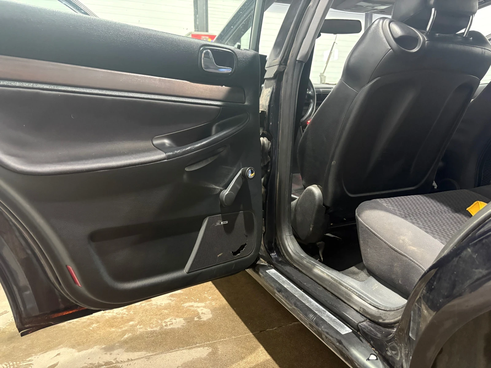 Audi A4 1.8T, снимка 6 - Автомобили и джипове - 53787769