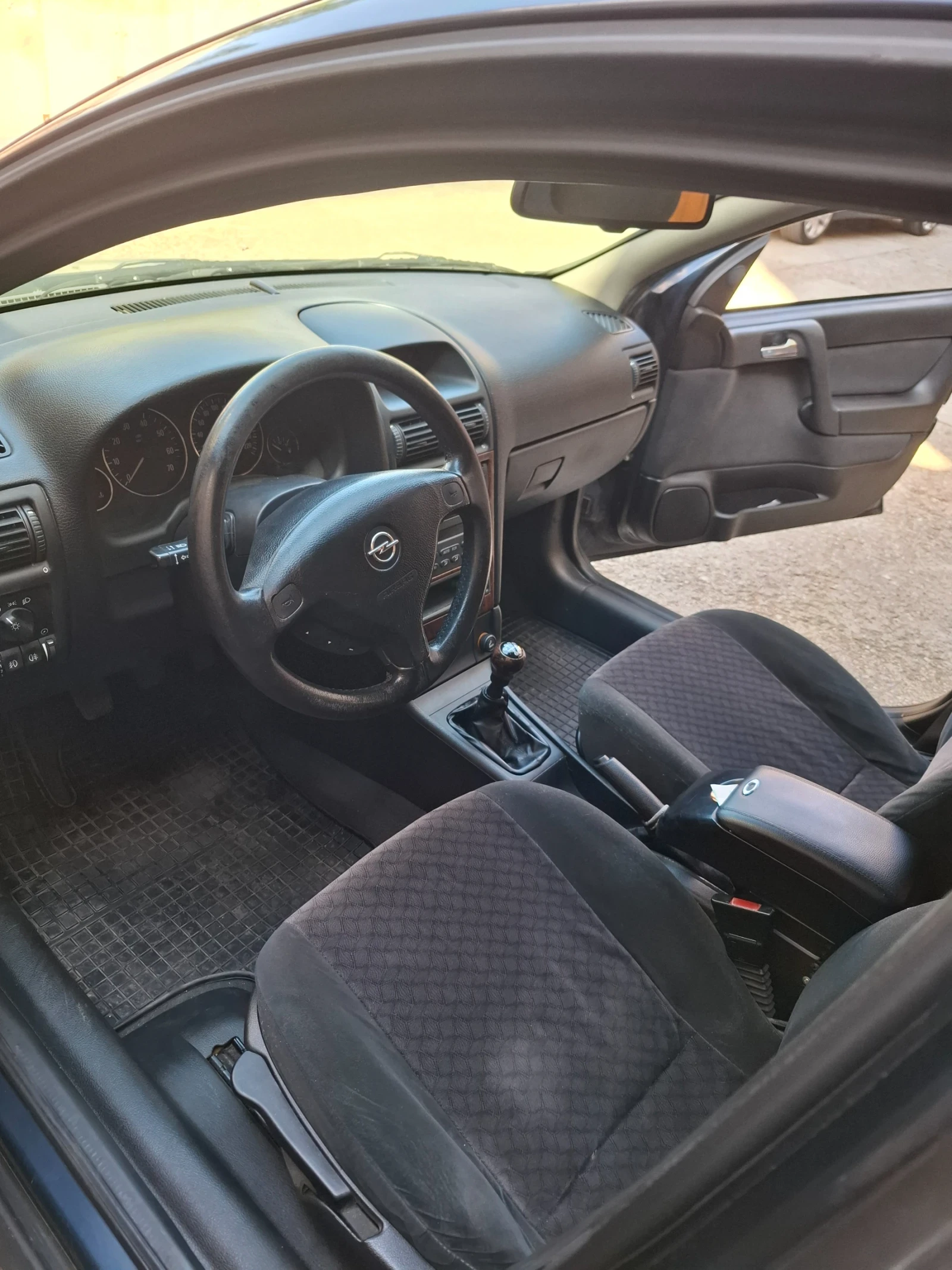 Opel Astra 1.6, снимка 8 - Автомобили и джипове - 53819615