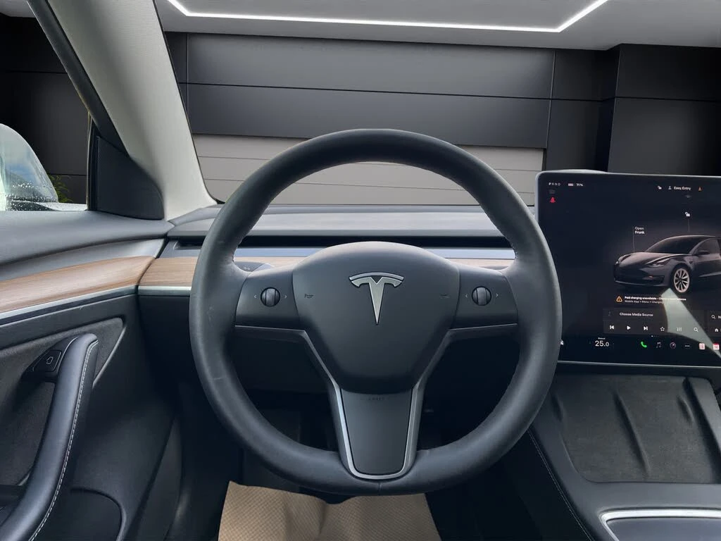 Tesla Model 3 RWD АвтоКредит  (ЦЕНА ДО БГ), снимка 4 - Автомобили и джипове - 53930103