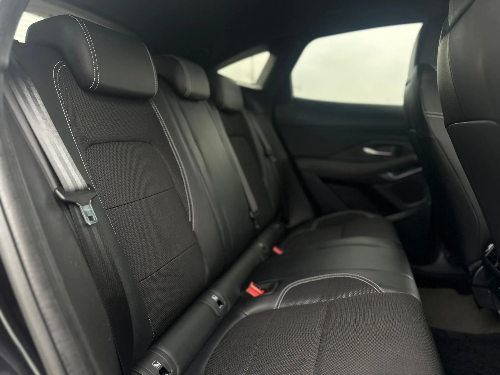 Jaguar E-pace / R-DYNAMIC / 4X4 / ДВА КОМПЛЕКТА ГУМИ С ДЖАНТИ /, снимка 11 - Автомобили и джипове - 54056458