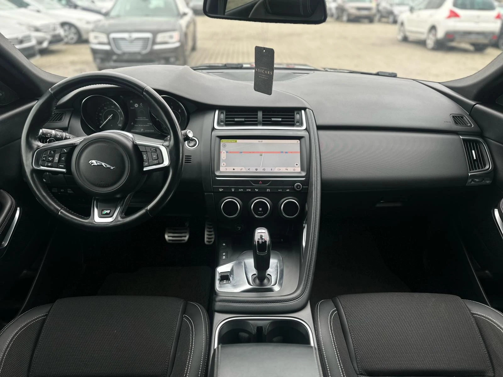 Jaguar E-pace / R-DYNAMIC / 4X4 / ДВА КОМПЛЕКТА ГУМИ С ДЖАНТИ /, снимка 14 - Автомобили и джипове - 54056458