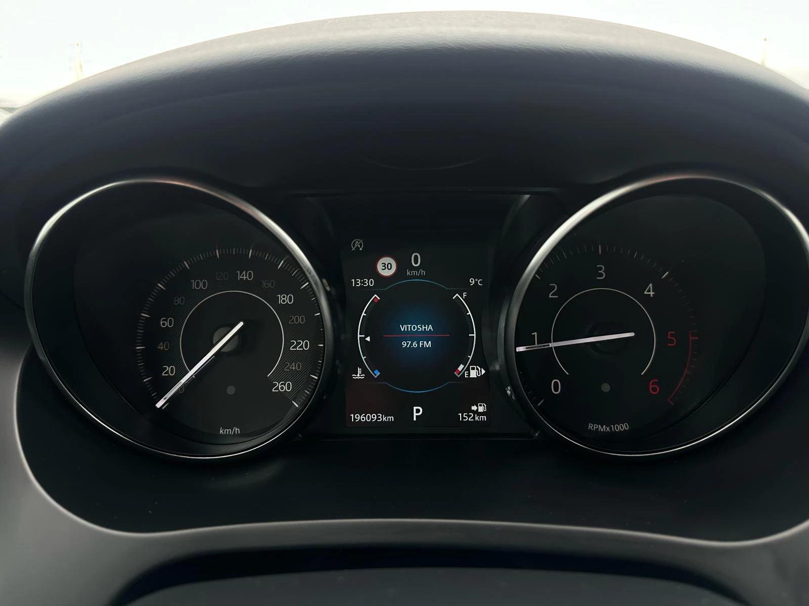 Jaguar E-pace / R-DYNAMIC / 4X4 / ДВА КОМПЛЕКТА ГУМИ С ДЖАНТИ /, снимка 16 - Автомобили и джипове - 54056458