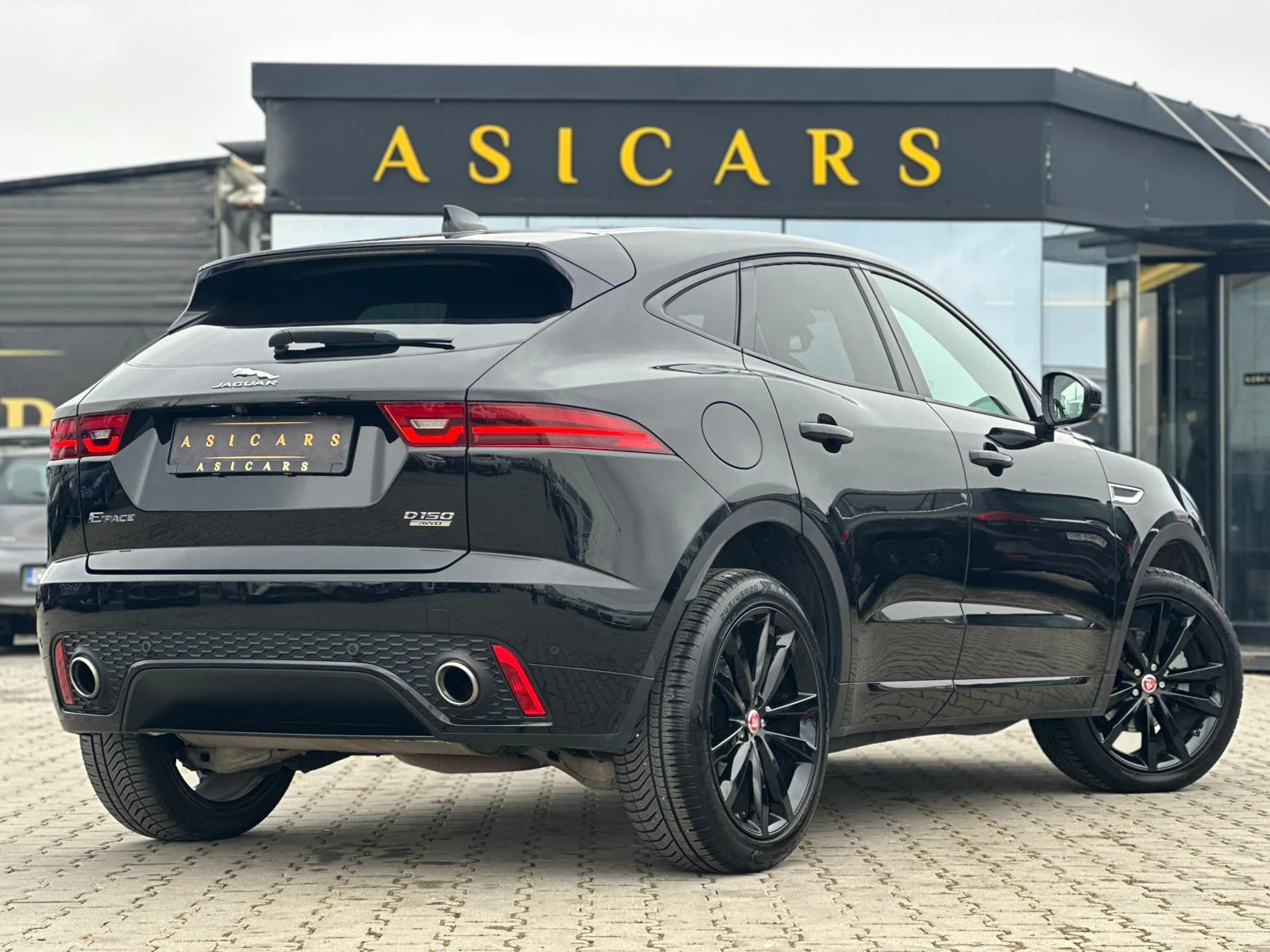 Jaguar E-pace / R-DYNAMIC / 4X4 / ДВА КОМПЛЕКТА ГУМИ С ДЖАНТИ /, снимка 5 - Автомобили и джипове - 54056458