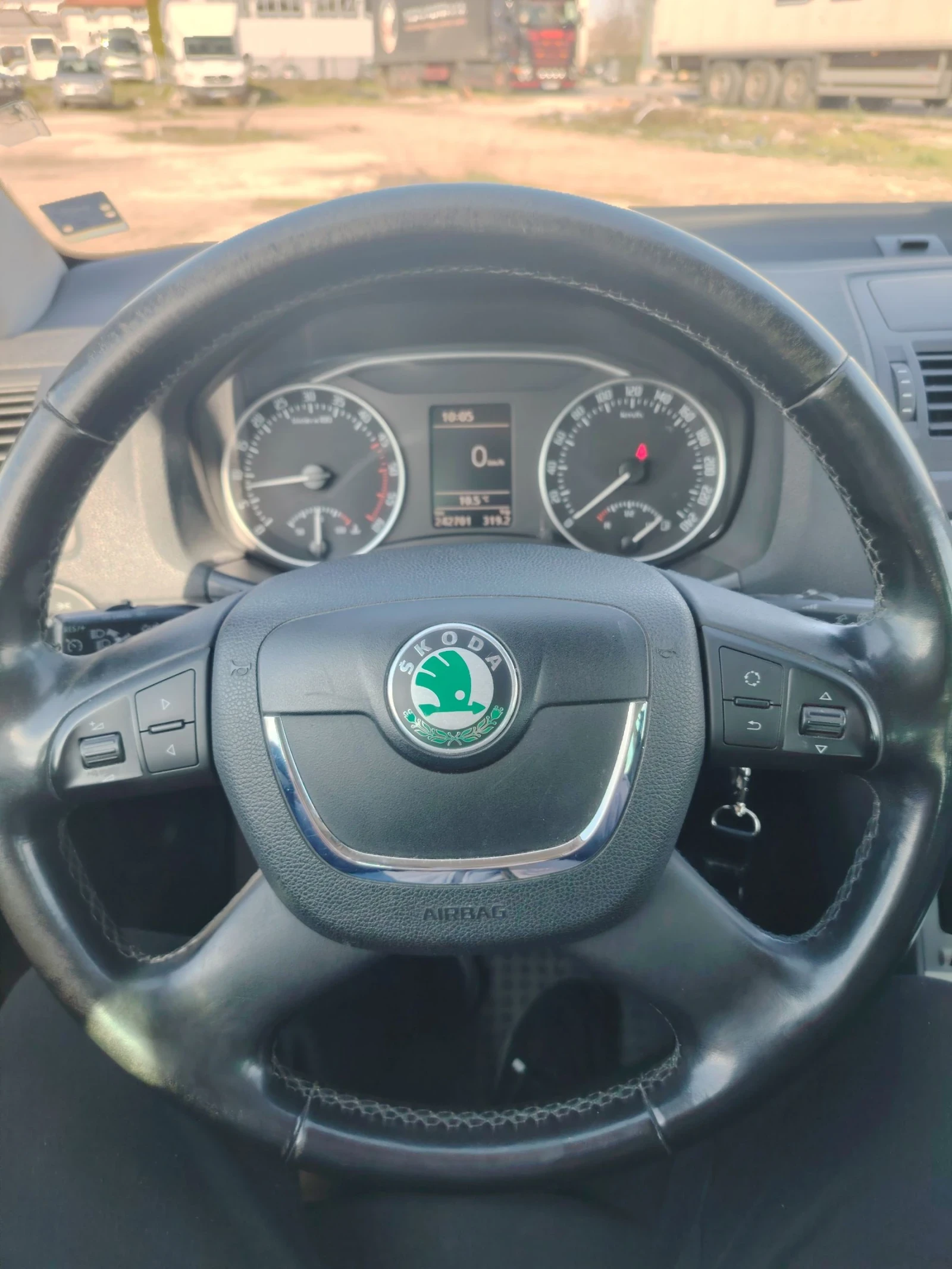 Skoda Octavia 1.6 TDI, снимка 11 - Автомобили и джипове - 54123963