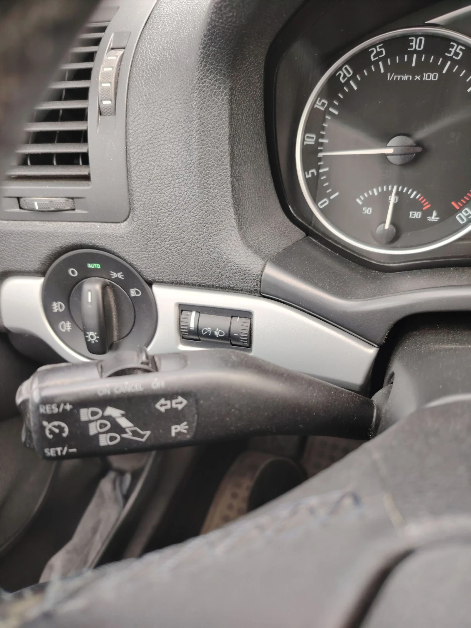 Skoda Octavia 1.6 TDI, снимка 15 - Автомобили и джипове - 54123963