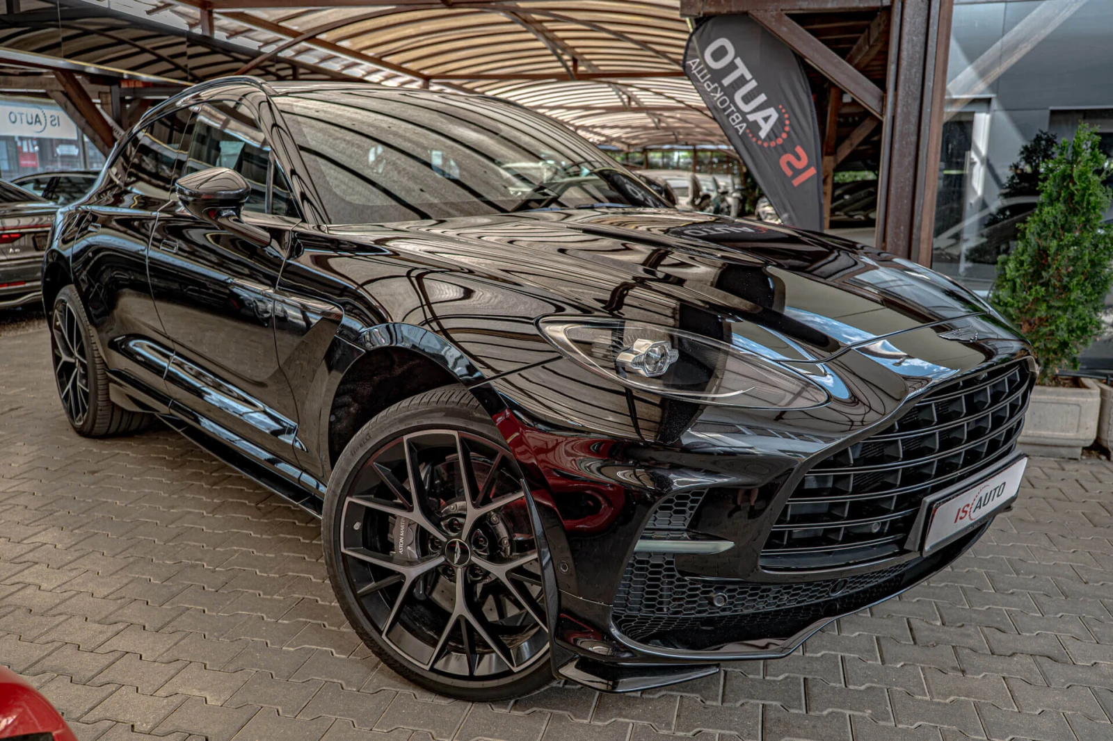 Aston Martin DBX 707/Керамика/Карбон/Обдухване/Камера 360/Bowers&Wi, снимка 2 - Автомобили и джипове - 55319773
