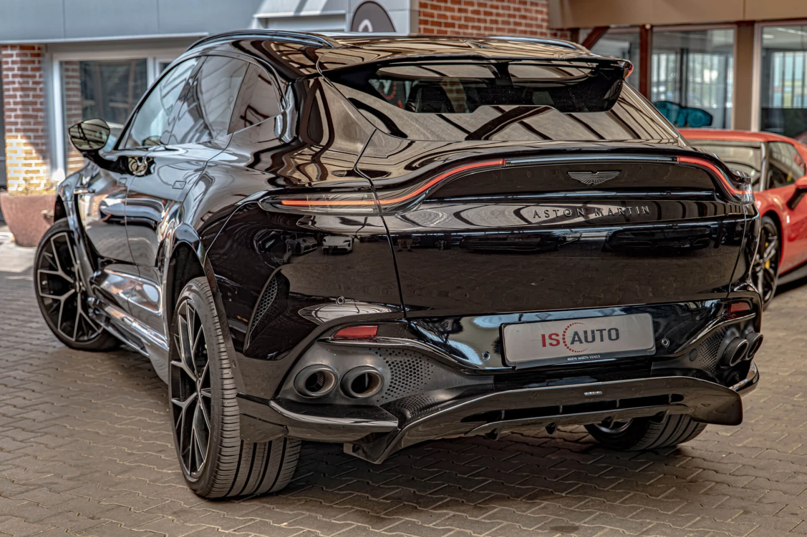 Aston Martin DBX 707/Керамика/Карбон/Обдухване/Камера 360/Bowers&Wi, снимка 3 - Автомобили и джипове - 55319773