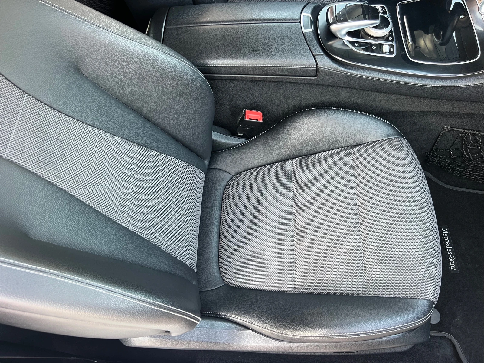 Mercedes-Benz E 220 COUPE AMG/DIGITAL/PANORAMA/SWAROVSKI/PODGREV/FULL/, снимка 13 - Автомобили и джипове - 55873895