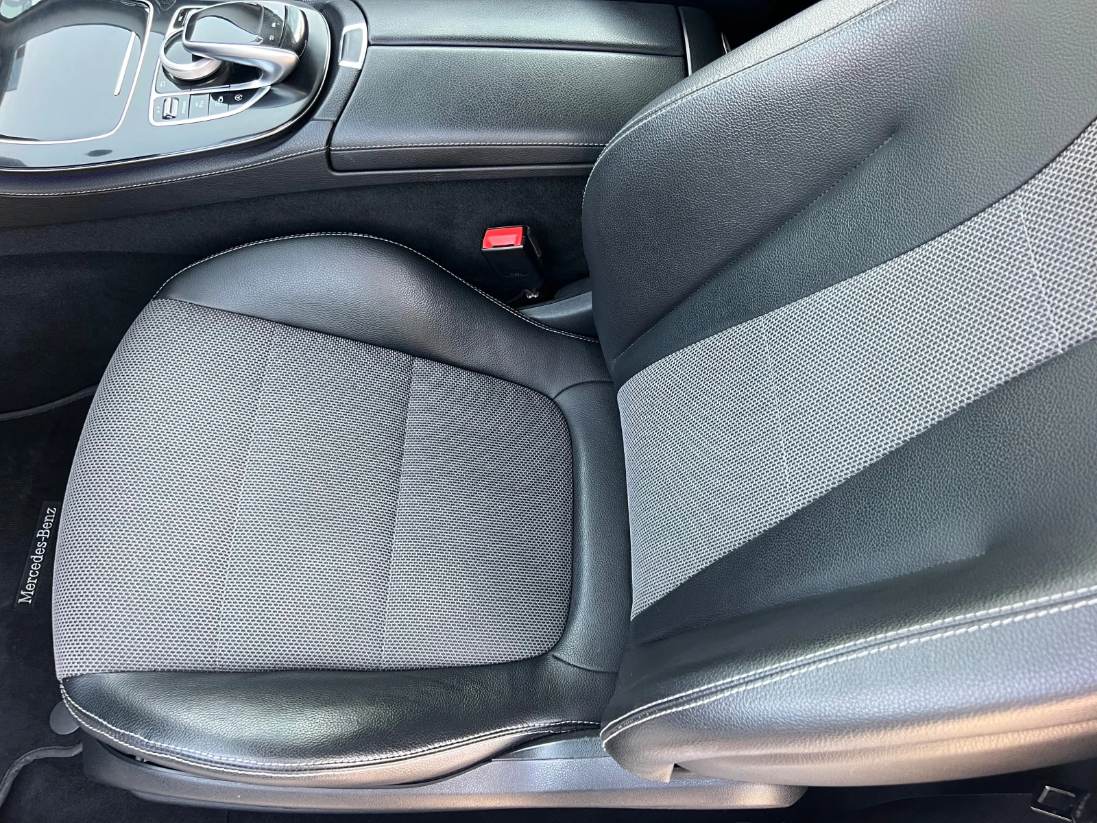 Mercedes-Benz E 220 COUPE AMG/DIGITAL/PANORAMA/SWAROVSKI/PODGREV/FULL/, снимка 10 - Автомобили и джипове - 55873895