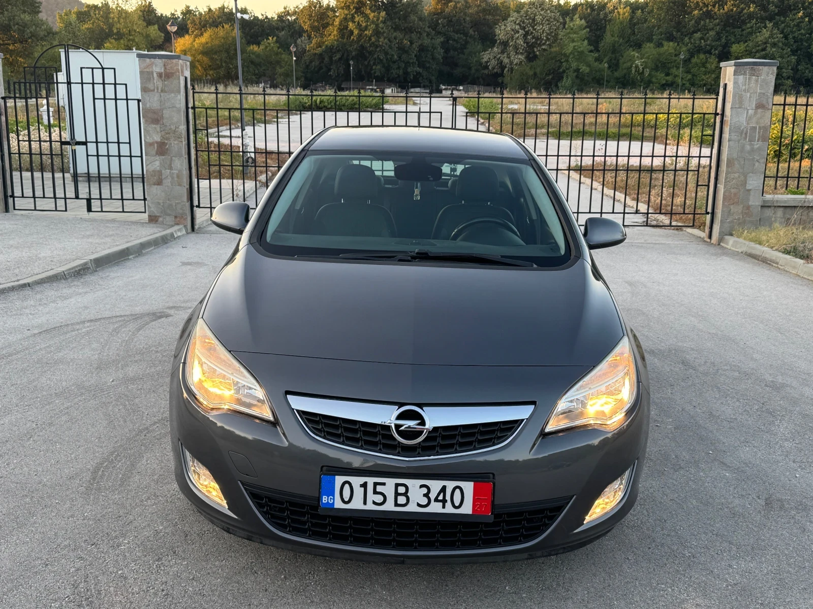 Opel Astra 1.6i 116k.c. COSMO * Bluetooth * AUX, снимка 8 - Автомобили и джипове - 55902071