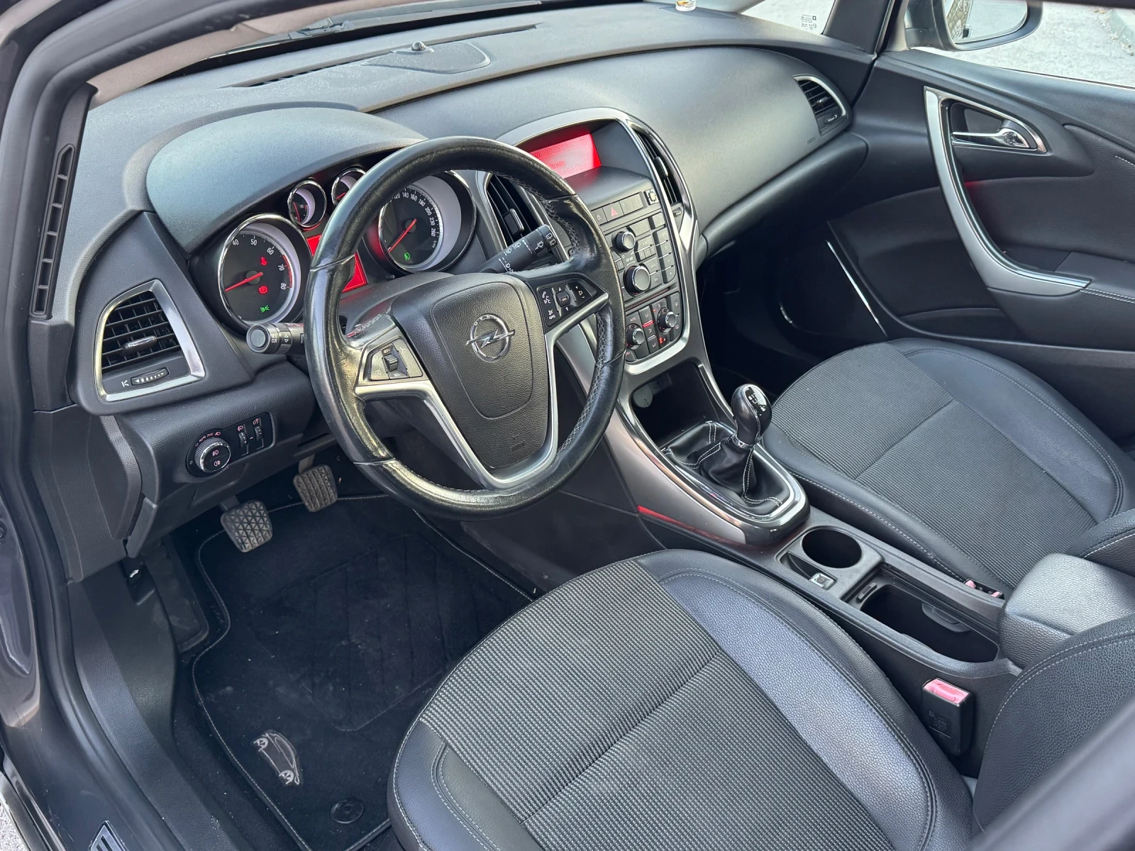 Opel Astra 1.6i 116k.c. COSMO * Bluetooth * AUX, снимка 9 - Автомобили и джипове - 55902071