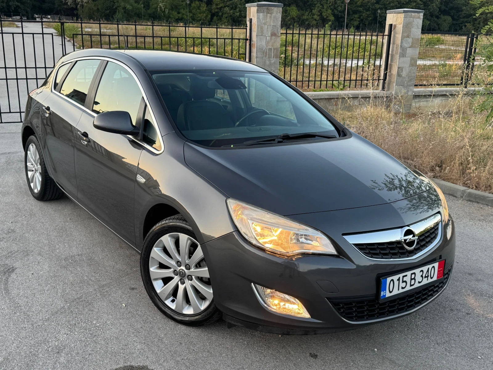 Opel Astra 1.6i 116k.c. COSMO * Bluetooth * AUX, снимка 7 - Автомобили и джипове - 55902071