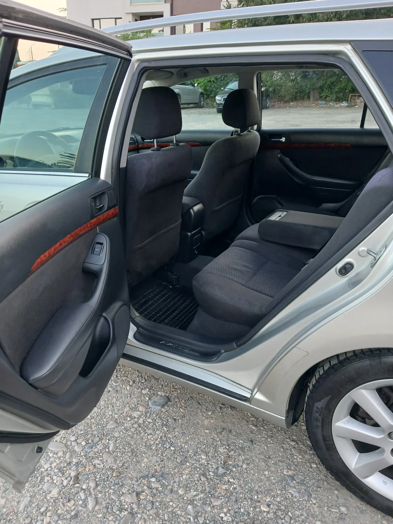 Toyota Avensis 1.8 136 к.с. на газ, снимка 8 - Автомобили и джипове - 56143514