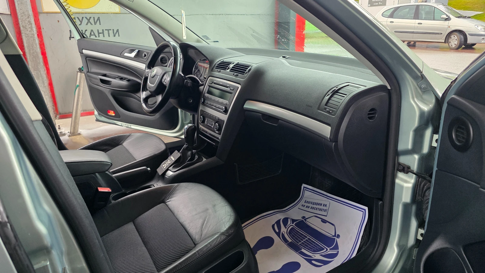 Skoda Octavia БЕЗУПРЕЧНА, снимка 10 - Автомобили и джипове - 56300646