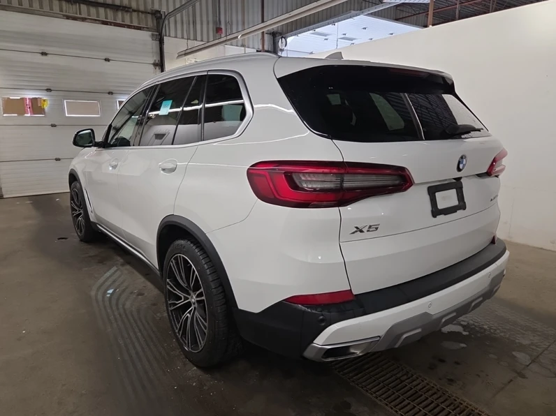 BMW X5 40i CARFAX, снимка 2 - Автомобили и джипове - 54820497