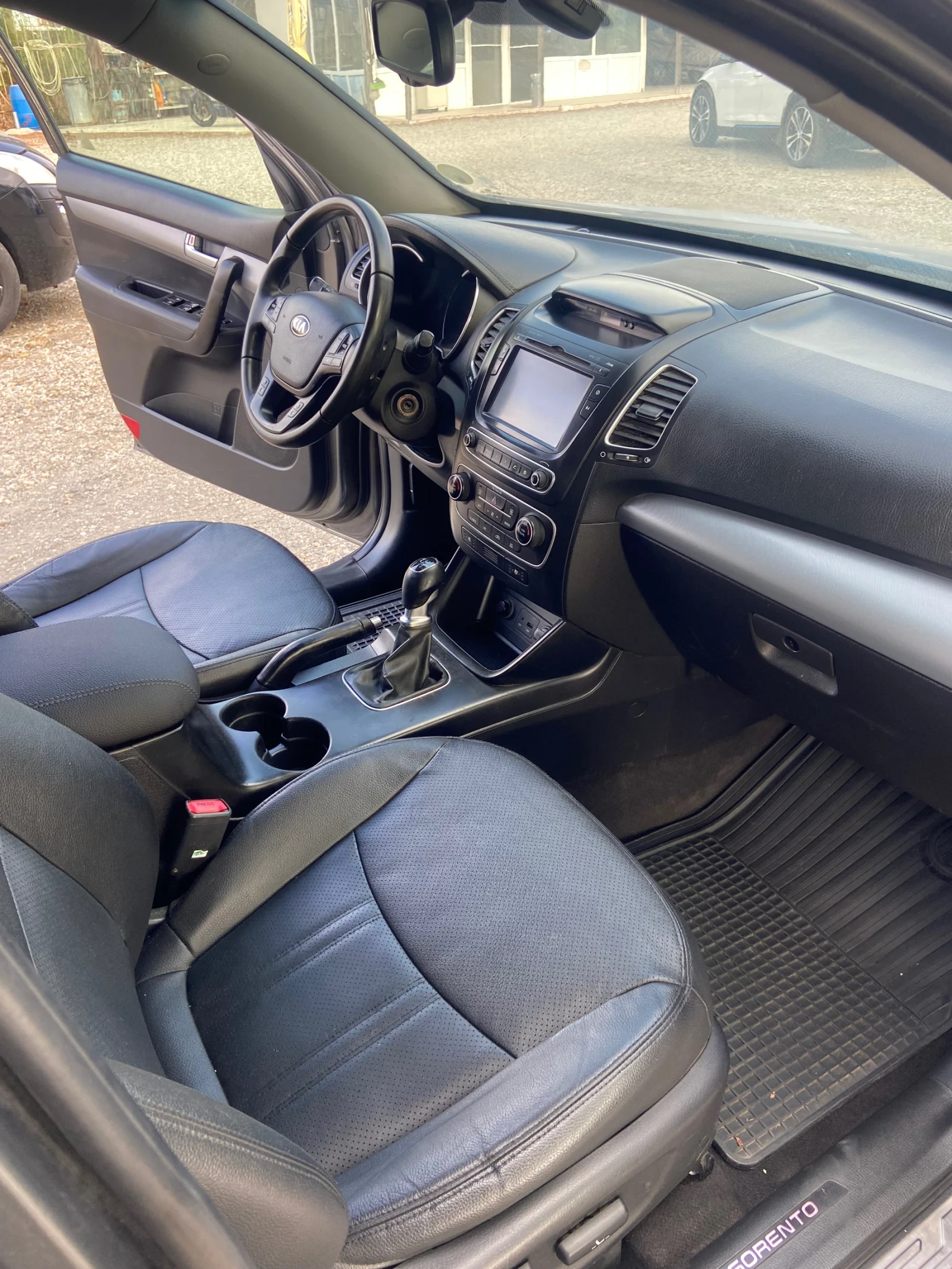 Kia Sorento 2.0d 7-МЕСТНА  - изображение 8