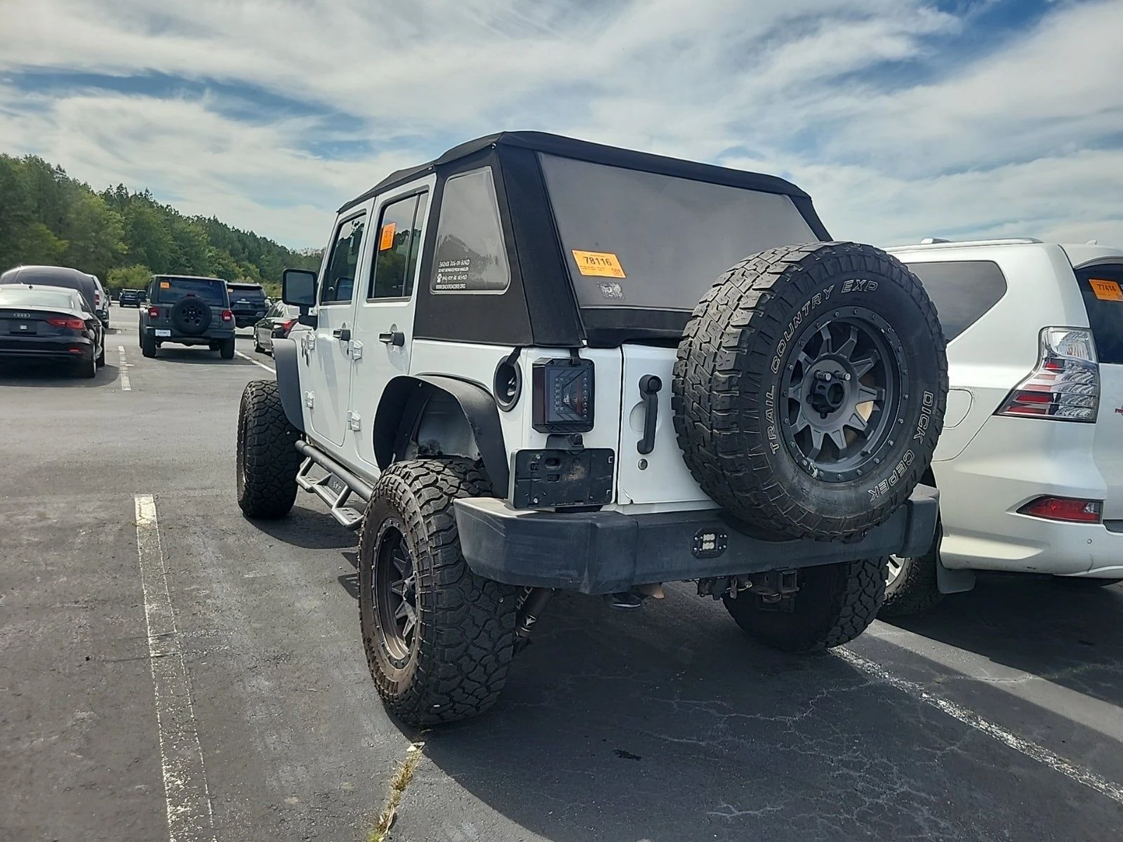 Jeep Wrangler Unlimited Sahara - изображение 2