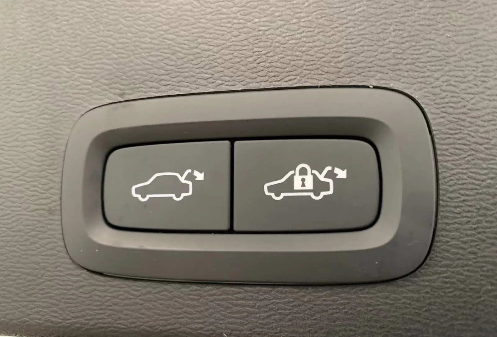 Volvo EX40 TWIN AWD DARK PLUS DIST Keyless Winter Package, снимка 11 - Автомобили и джипове - 54112346