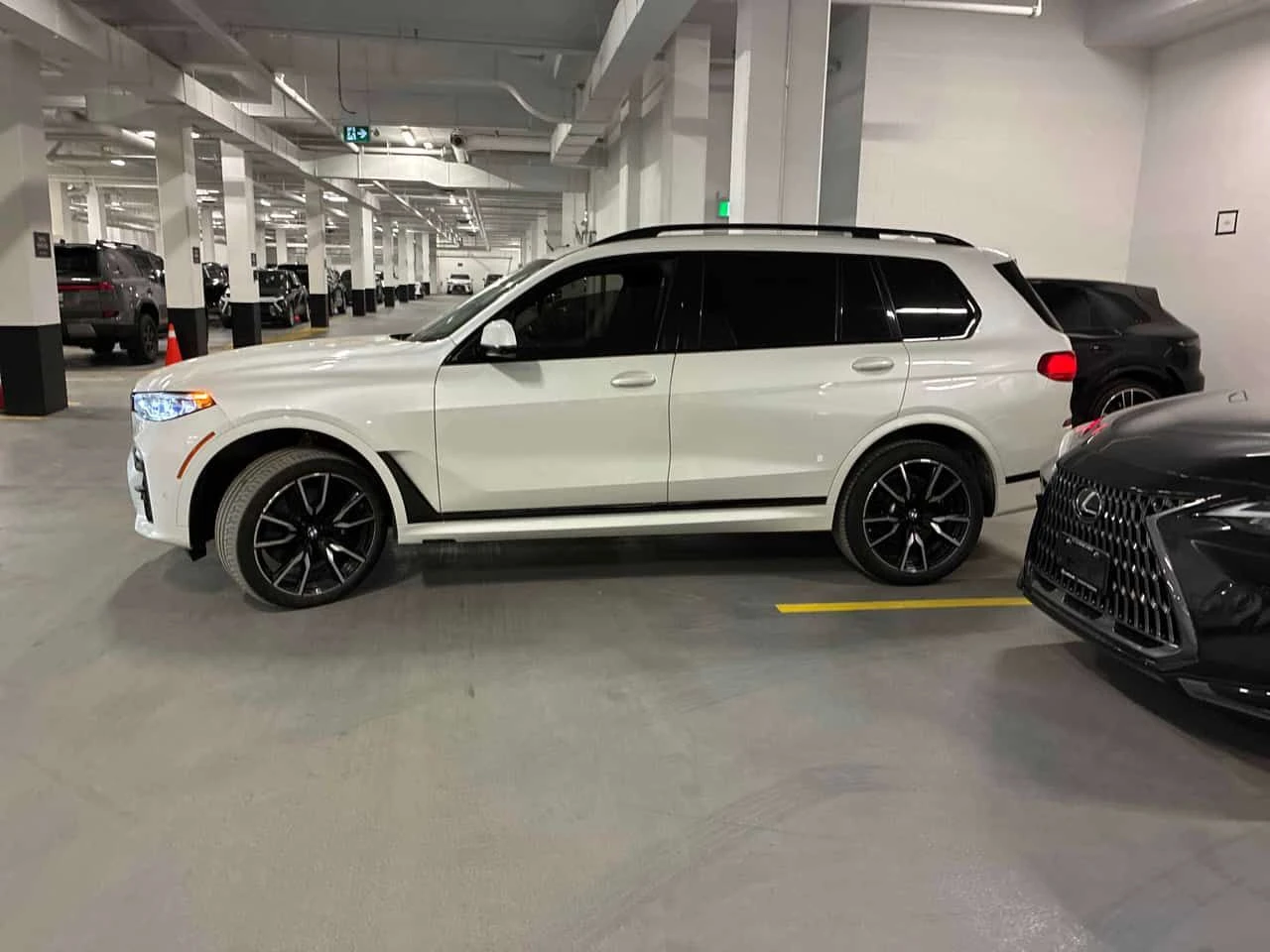 BMW X7 xDrive40i M SPORT/ДИСТРОНИК/360/ОБДУХВАНЕ/ПАНОРАМА, снимка 3 - Автомобили и джипове - 54528937