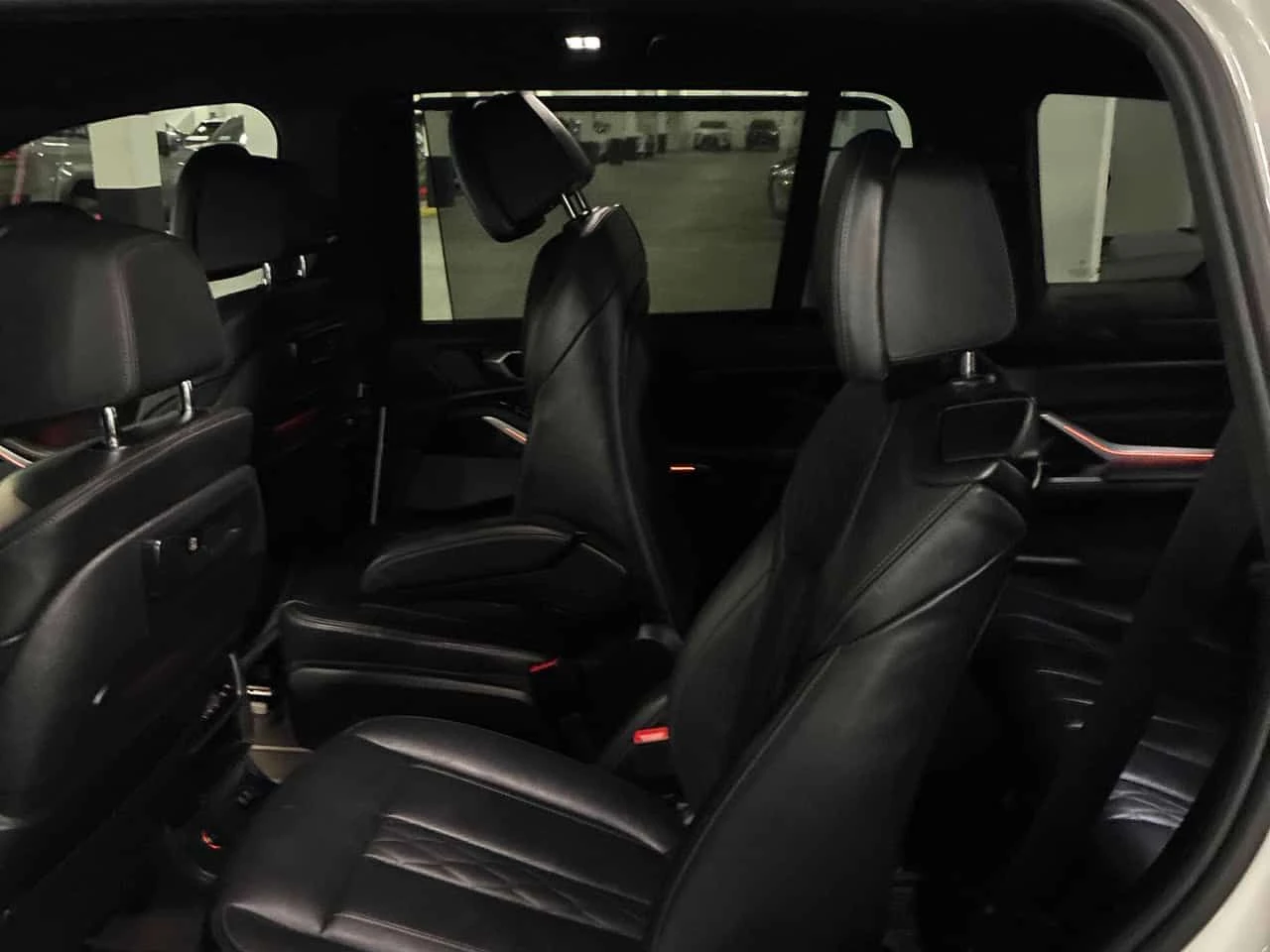 BMW X7 xDrive40i M SPORT/ДИСТРОНИК/360/ОБДУХВАНЕ/ПАНОРАМА, снимка 10 - Автомобили и джипове - 54528937