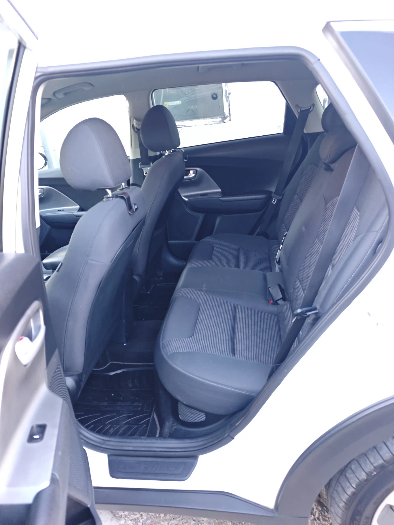 Kia Niro 1.6 GDI Hybrid 22 г. , снимка 8 - Автомобили и джипове - 56315023