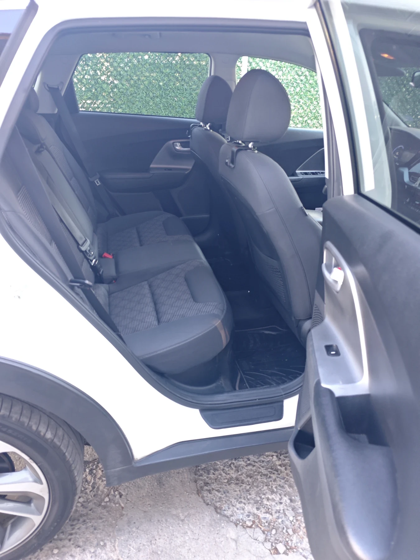 Kia Niro 1.6 GDI Hybrid 22 г. , снимка 10 - Автомобили и джипове - 56315023