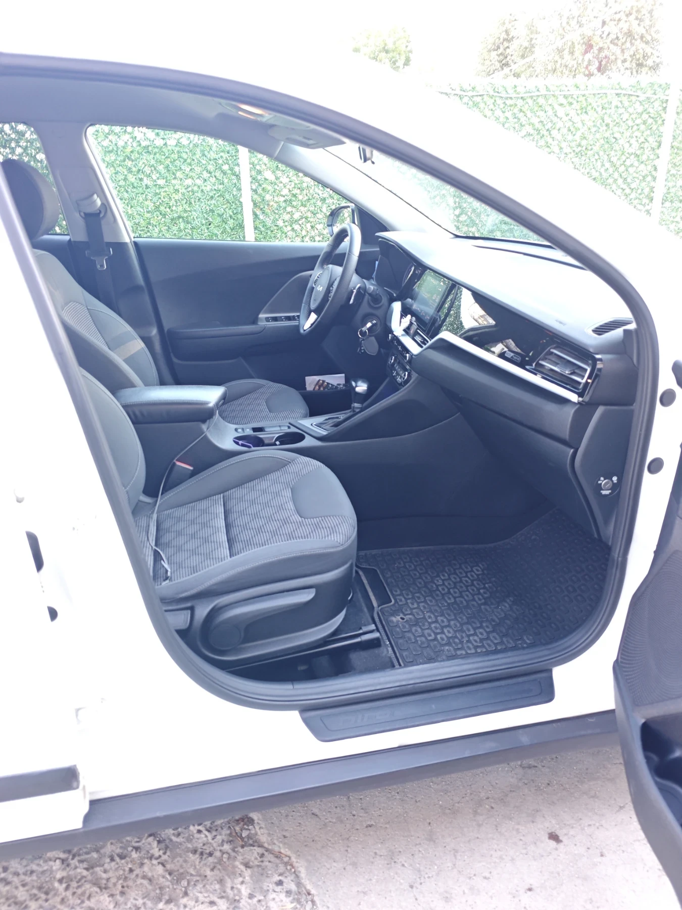Kia Niro 1.6 GDI Hybrid 22 г. , снимка 9 - Автомобили и джипове - 56315023