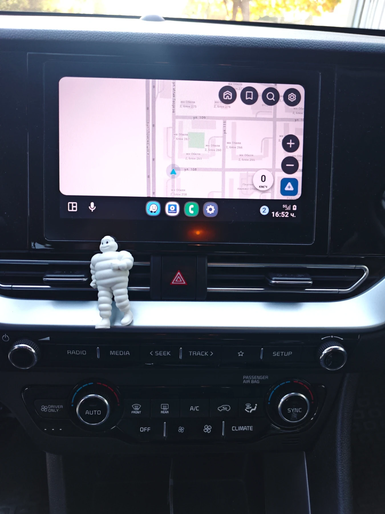 Kia Niro 1.6 GDI Hybrid 22 г. , снимка 15 - Автомобили и джипове - 56315023