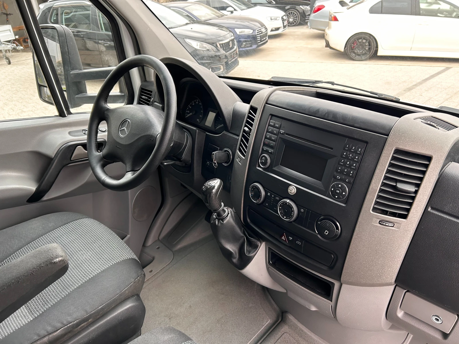 Mercedes-Benz Sprinter 319 CDI Клима 4.25м. Падащ борд  - изображение 9