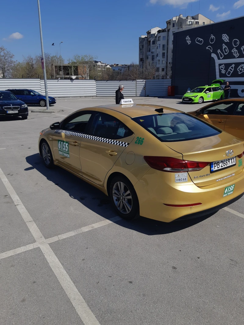 Hyundai Elantra седан, снимка 6 - Автомобили и джипове - 48595297