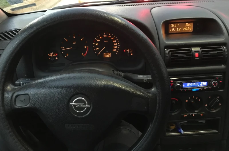 Opel Astra 1, 7 TD, снимка 5 - Автомобили и джипове - 48602780