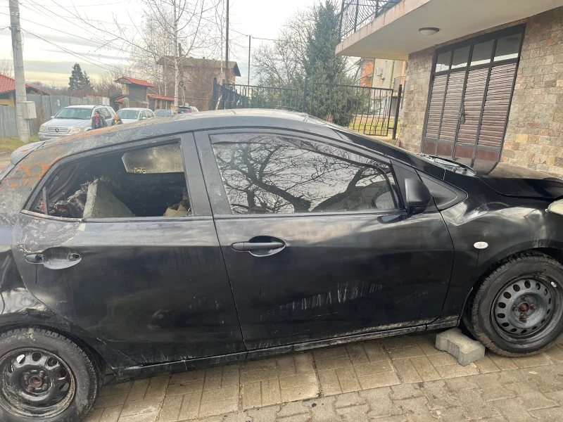 Mazda 2, снимка 2 - Автомобили и джипове - 48836960