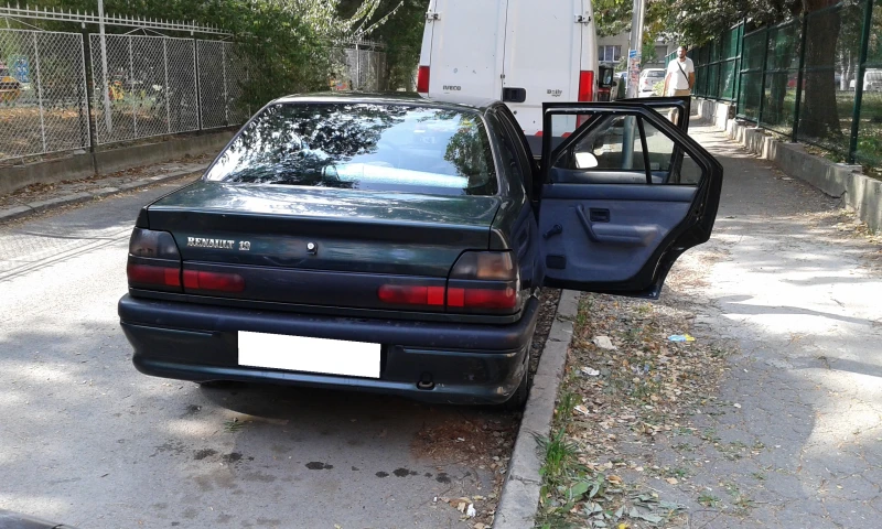 Renault 19 1993, снимка 10 - Автомобили и джипове - 51962770
