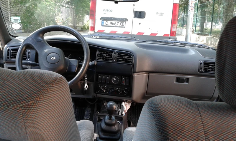 Renault 19 1993, снимка 12 - Автомобили и джипове - 51962770