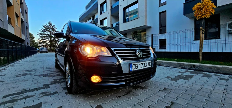 VW Touran 2.0i eko fuel Метанов инж Фабричен 7местен , снимка 2 - Автомобили и джипове - 52628194