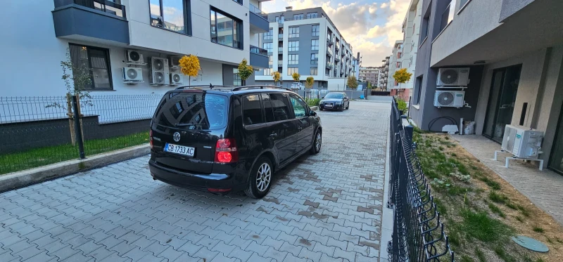 VW Touran 2.0i eko fuel Метанов инж Фабричен 7местен , снимка 5 - Автомобили и джипове - 52628194