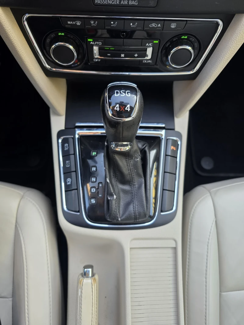 Skoda Superb ELEGANCE/4X4/AUTO/PANORAMA, снимка 14 - Автомобили и джипове - 52691194