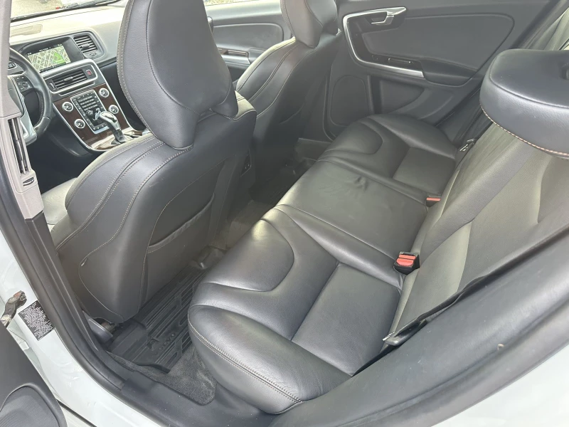 Volvo V60 Cross Country T5 AWD, снимка 11 - Автомобили и джипове - 53379472