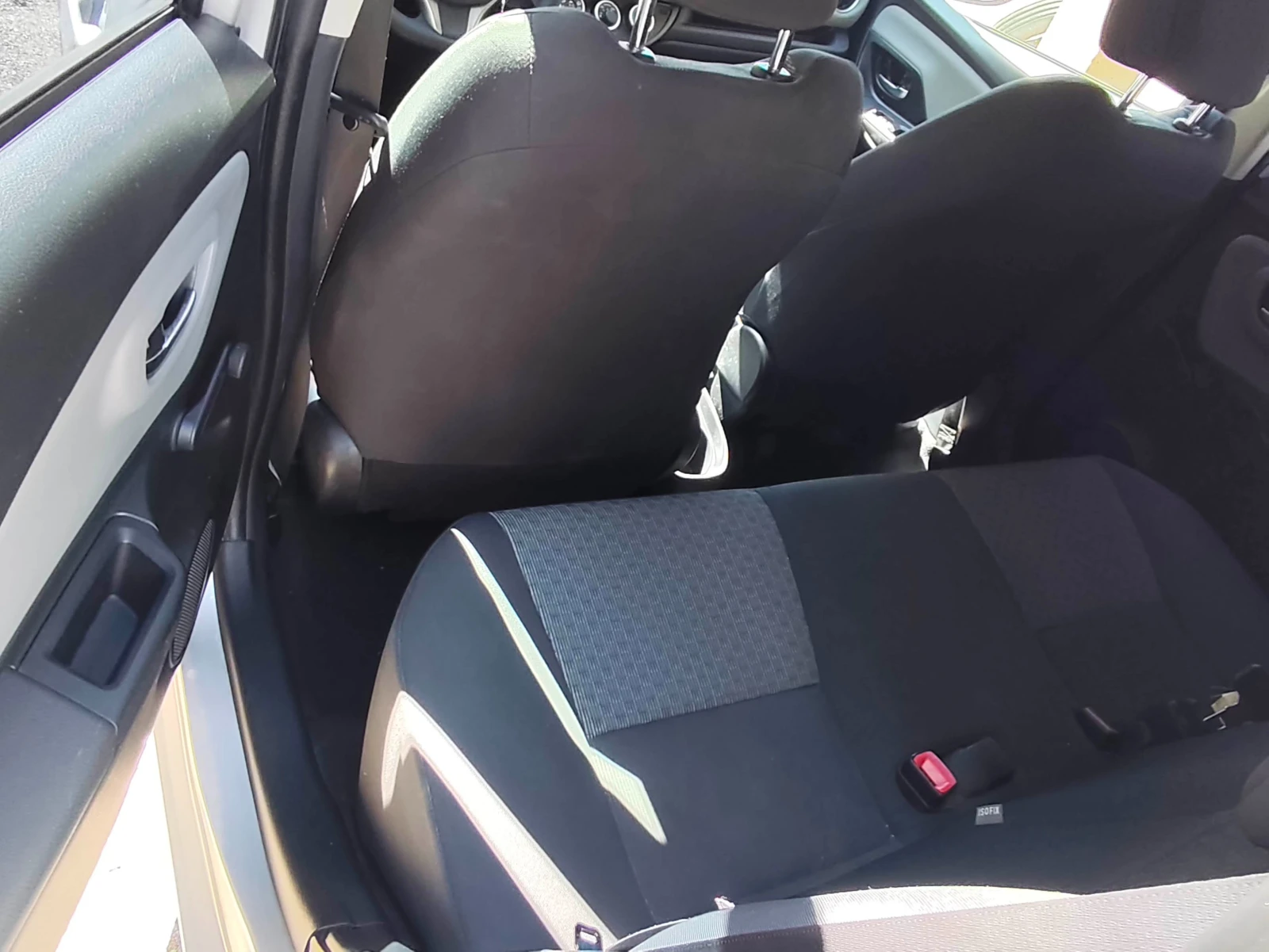 Toyota Yaris 1, 0i - изображение 7